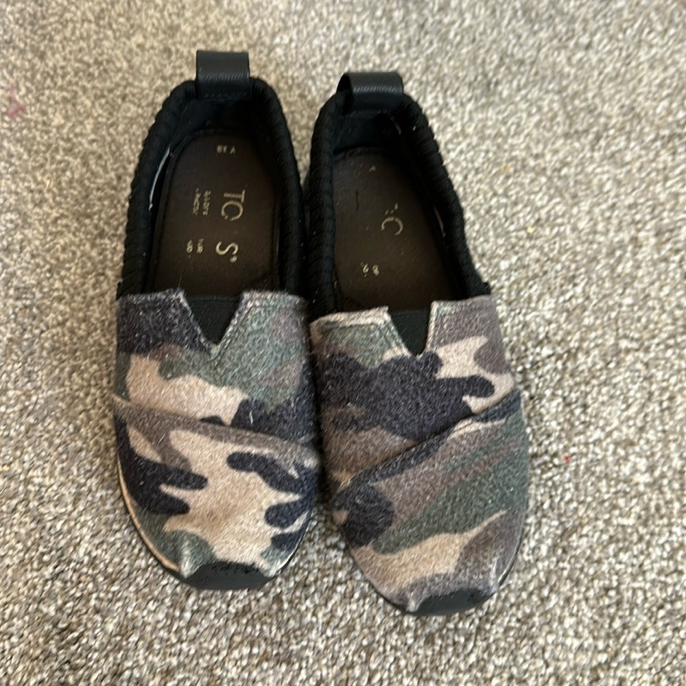 Boys camo Tom’s